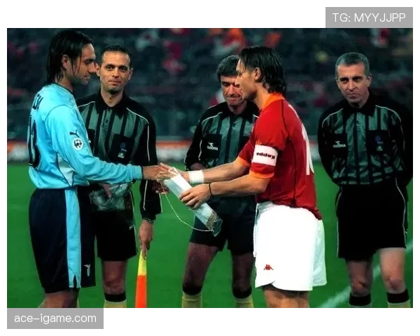 马尔蒂尼防守艺术全解析：绿茵场上的智慧与优雅